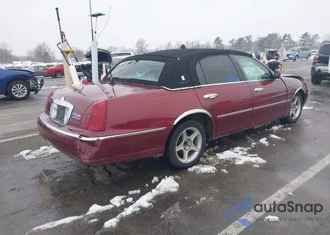 1998 Lincoln Town Car Signature from USA, damaged, VIN 1LNFM82W2WY619543